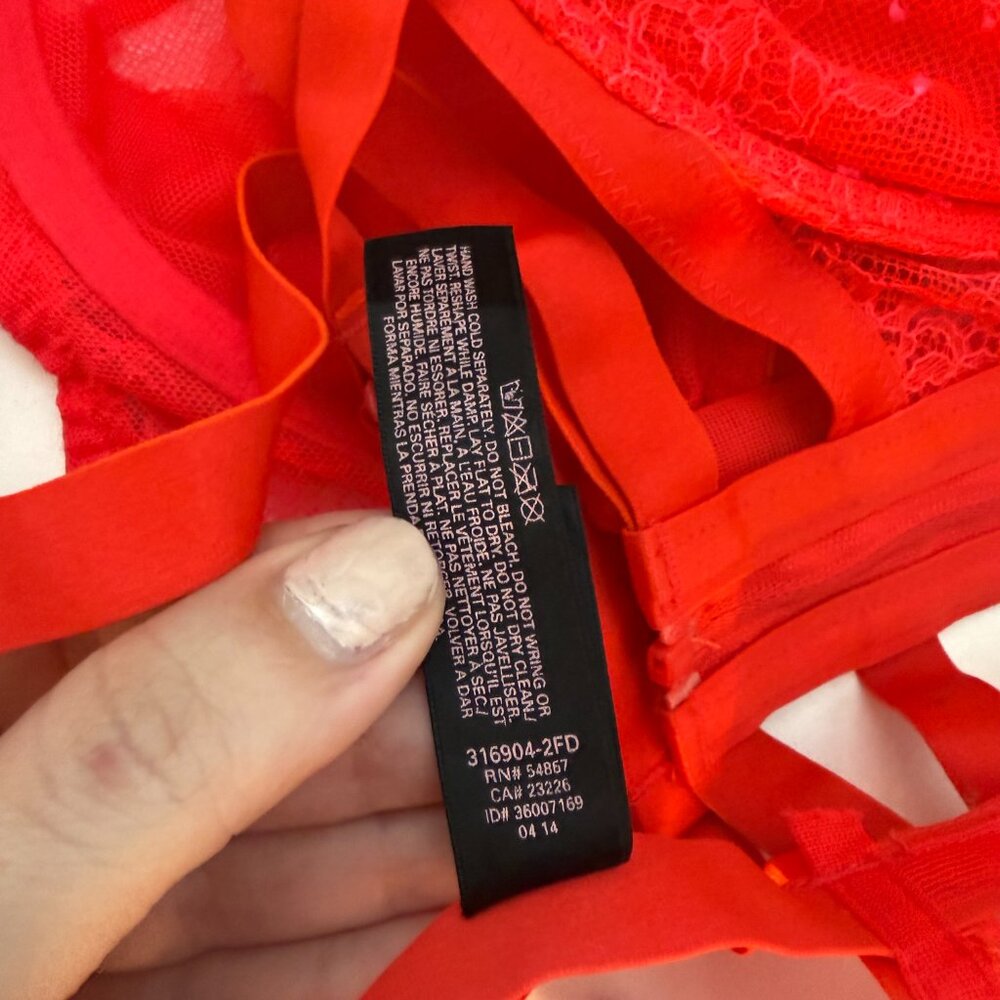 Victoria’s Secret Very Sexy Red Lace Strappy Bra 36DD - Picture 12 of 12